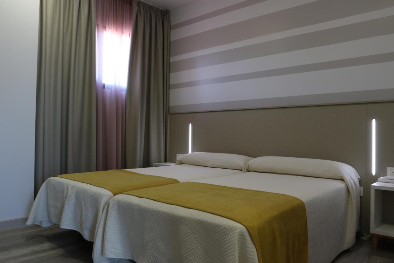 Hotel Leo Monesterio Extérieur photo