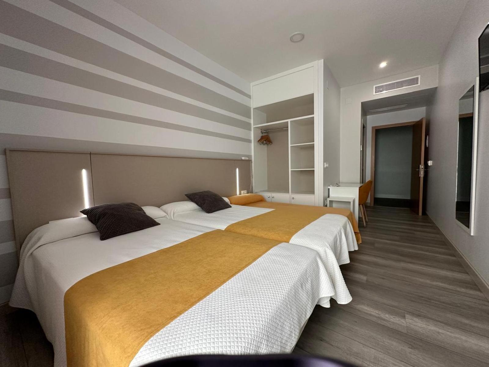 Hotel Leo Monesterio Extérieur photo
